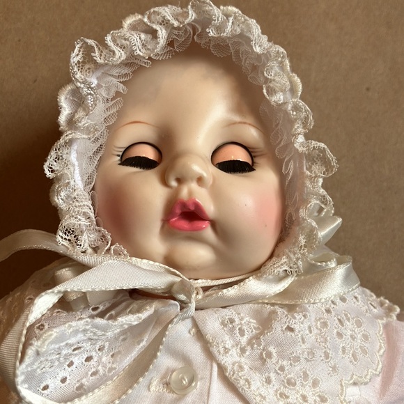 Madame Alexander Vintage 1966 Victoria Crying Baby - Picture 2 of 6